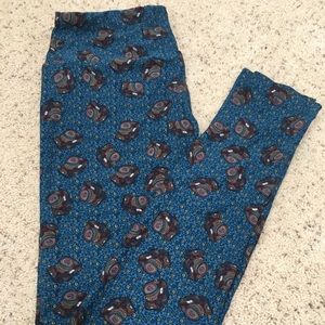 Camera OS Lula Roe leggings